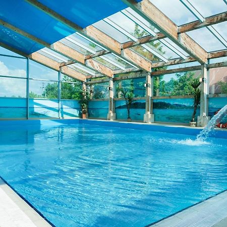 Orw Magnat Hotel Zieleniewo  Kültér fotó