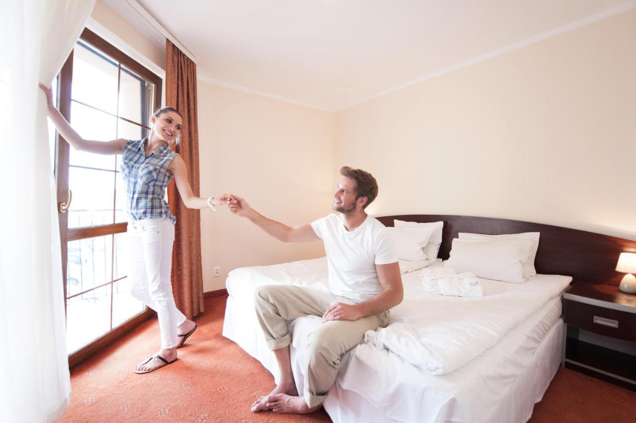 Orw Magnat Hotel Zieleniewo  Kültér fotó