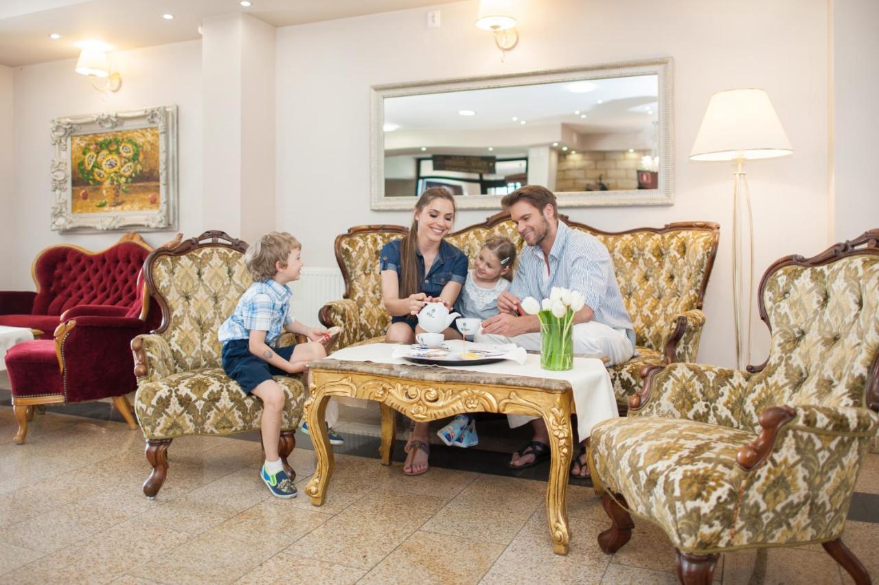 Orw Magnat Hotel Zieleniewo  Kültér fotó
